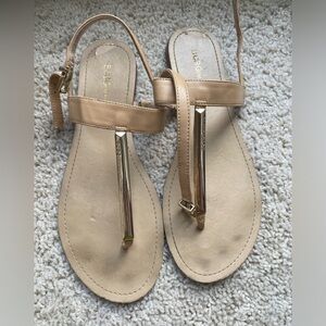 Woman sandal size 9